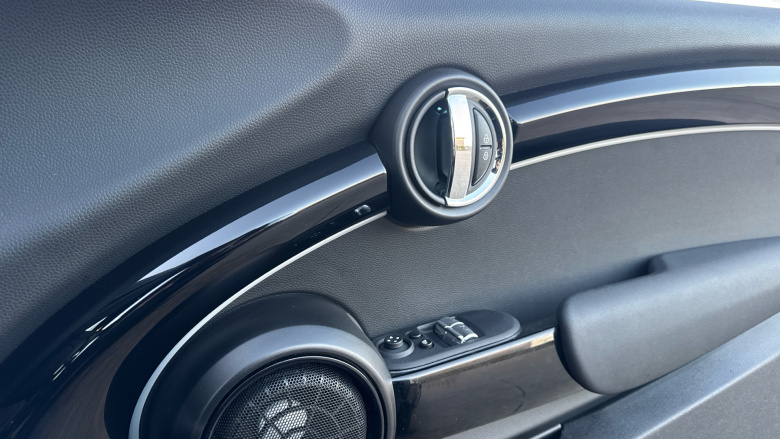 MINI Hatchback 135kW Cooper S Resolute Edition 33kWh 3dr Auto Electric Hatchback